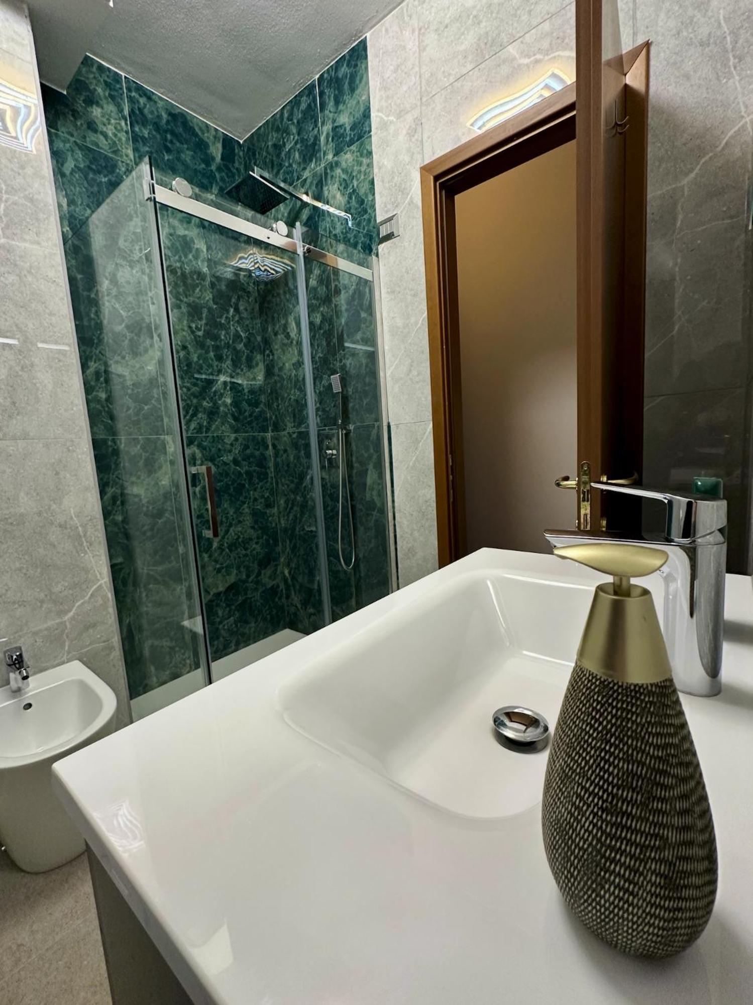 King Apartment Milano Bocconi ภายนอก รูปภาพ