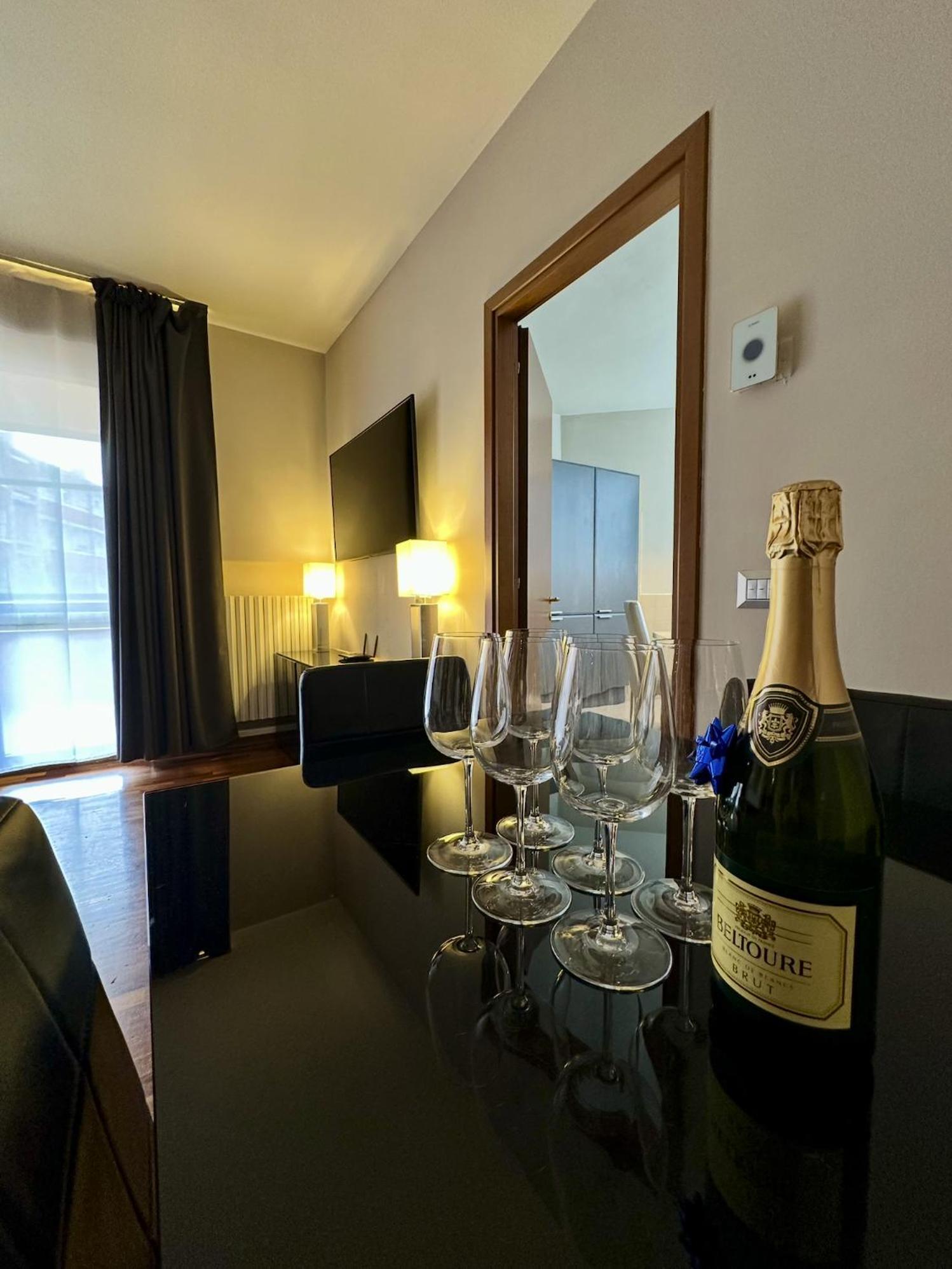 King Apartment Milano Bocconi ภายนอก รูปภาพ